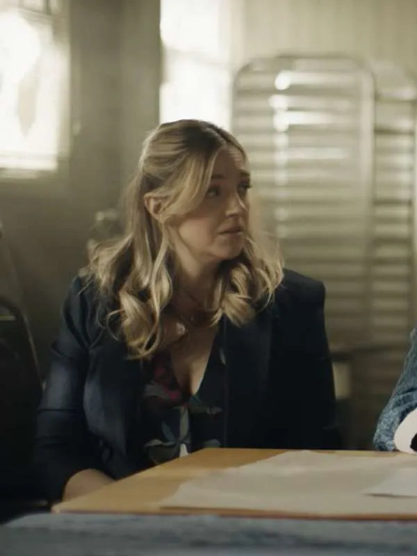 Abby Elliott The Bear S02 Black Blazer