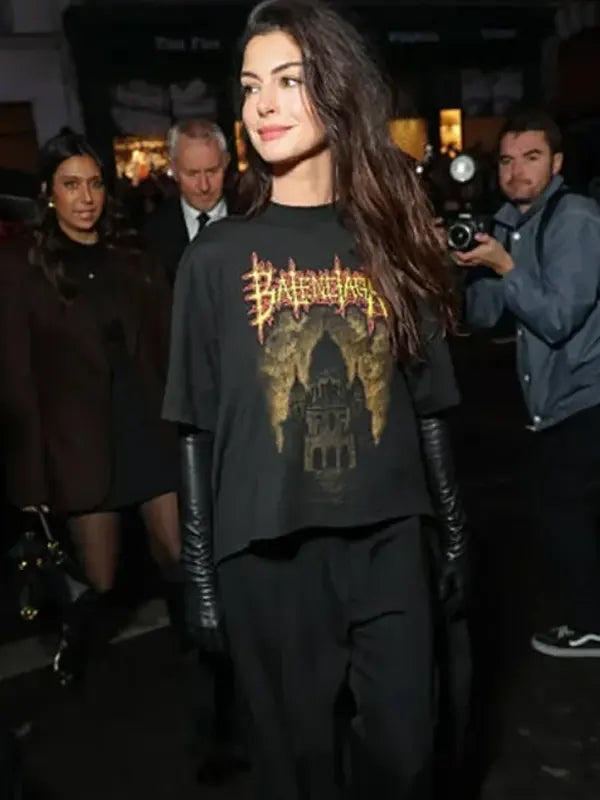 Anne Hathaway Paris Fashion Week 2025 Black T-Shirt