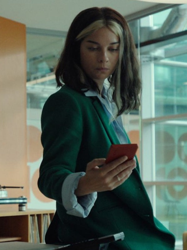 
  Annie Murphy Black Mirror S06 New Green Blazer
