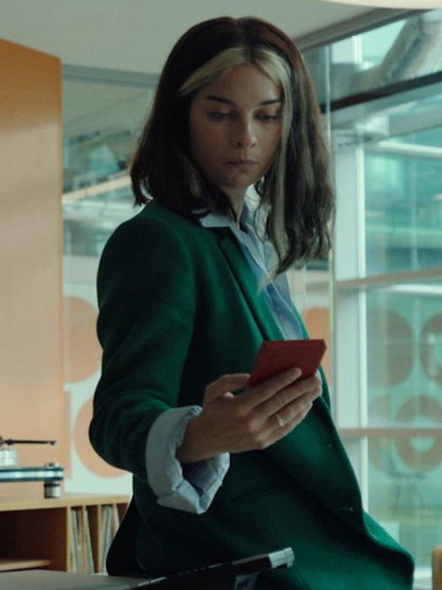 
  Annie Murphy Black Mirror S06 New Green Blazer

