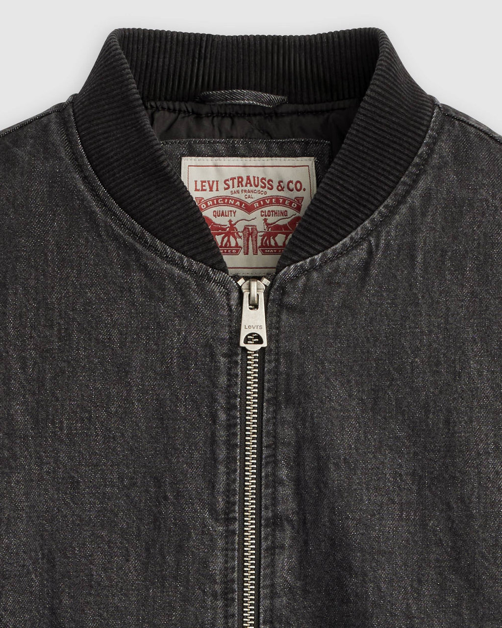 Classic men’s Levi’s blue denim jacket outfit