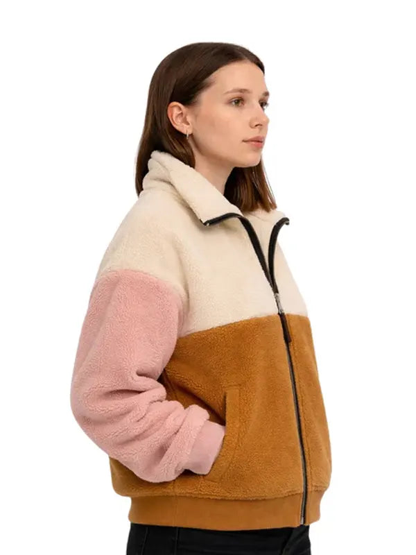 
Ellie Henry Run Away S01 New Sherpa Jacket
