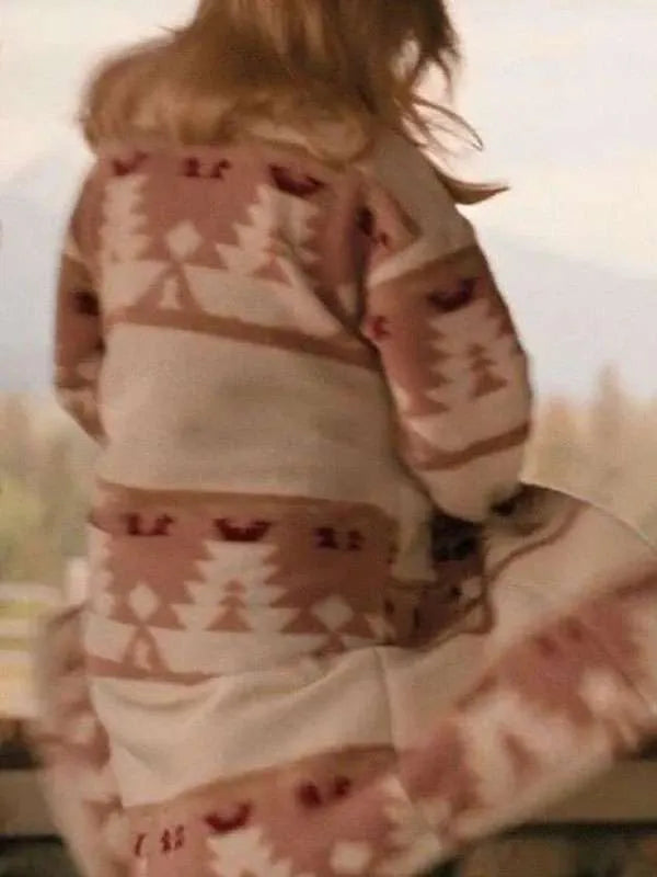 
Kelly Reilly Beth Dutton  Coat
