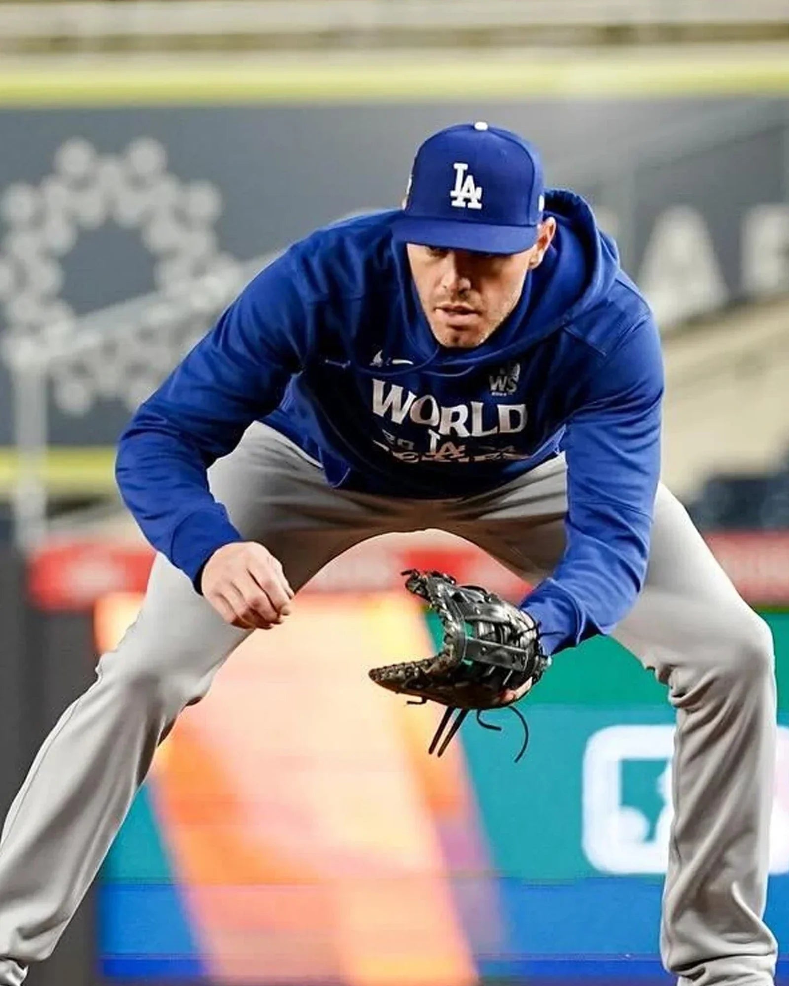 Los-Angeles-Dodgers-Nike-2024-World-Series-Hoodie