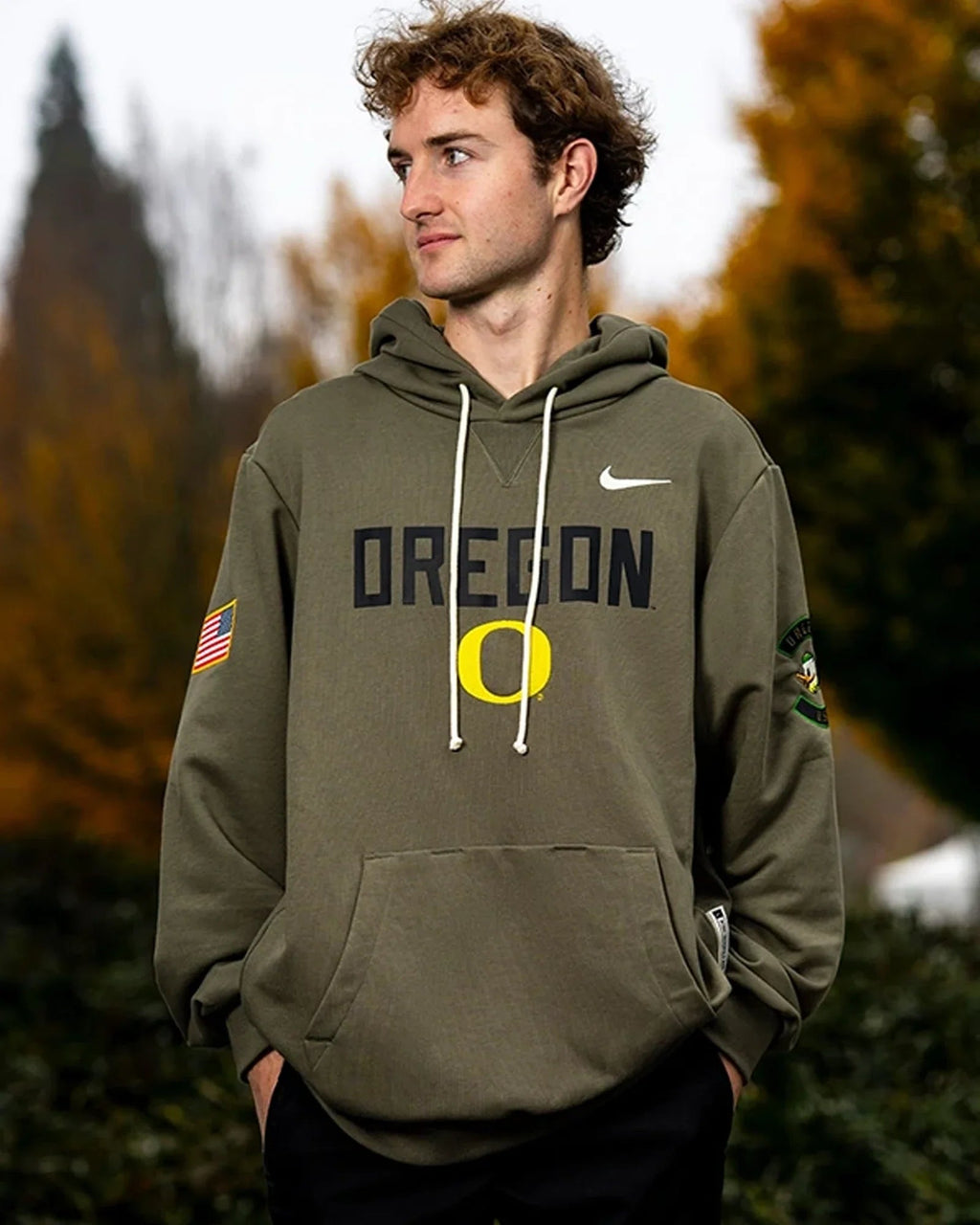 Oregon-Ducks-2025-Military-Appreciation-Hoodie