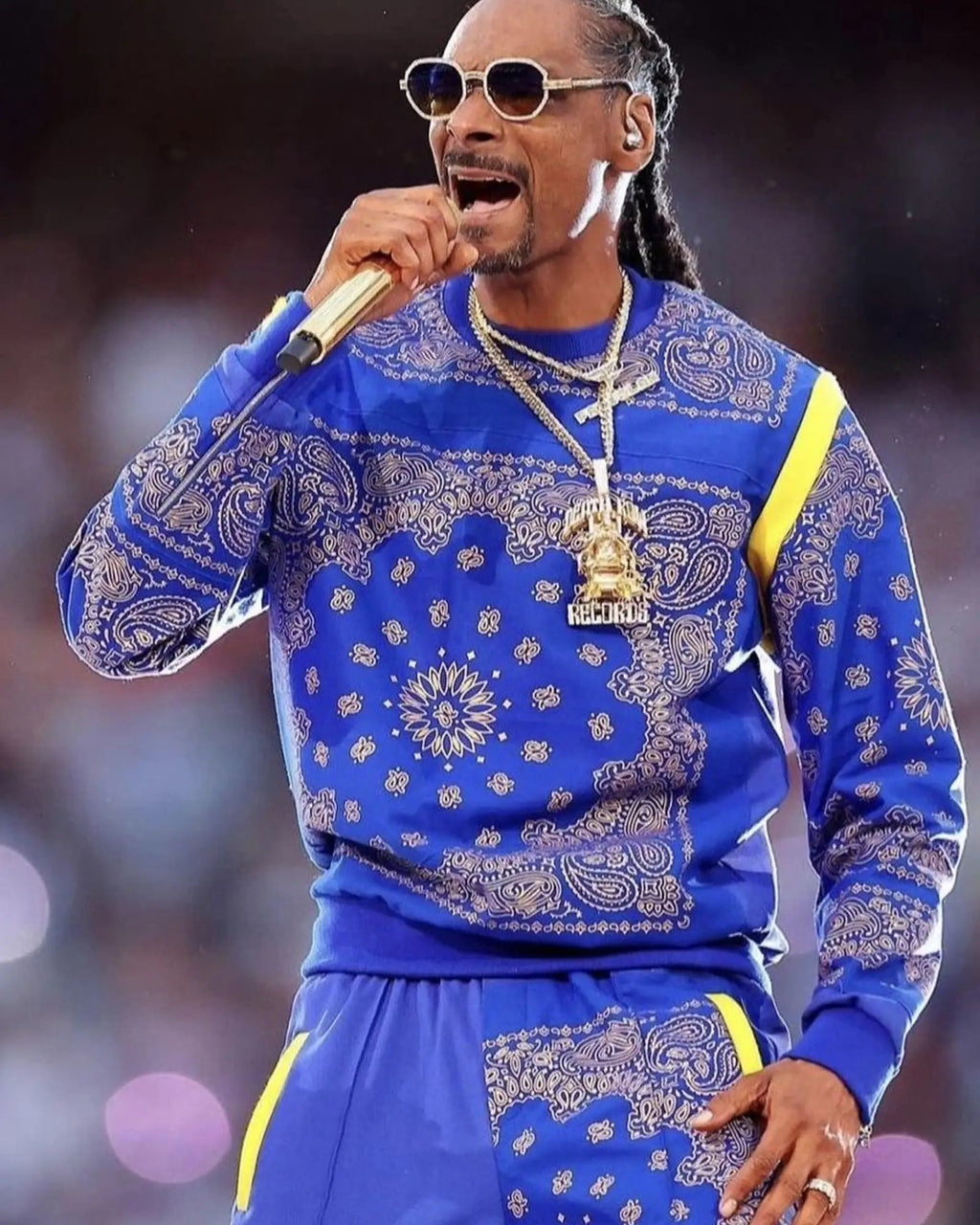 Snoop-Dogg-Super-Bowl-Halftime-Tracksuit
