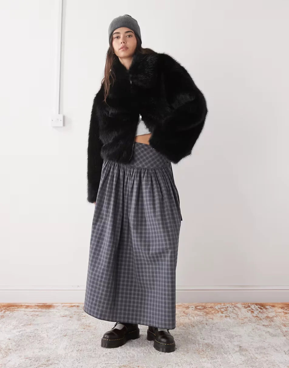 monki-short-faux-fur-jacket-in-black
