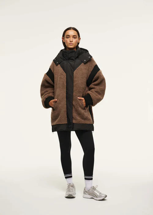 pe-nation-district-2-0-jacket-in-fossil